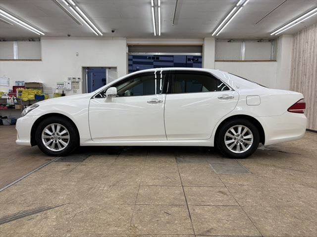 CROWN sedan