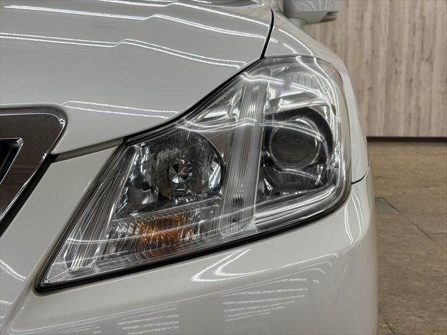 CROWN sedan