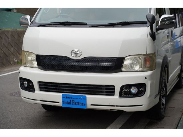 REGIUSACE 4WD van
