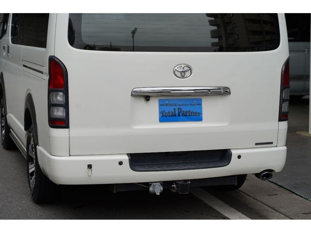 REGIUSACE 4WD van