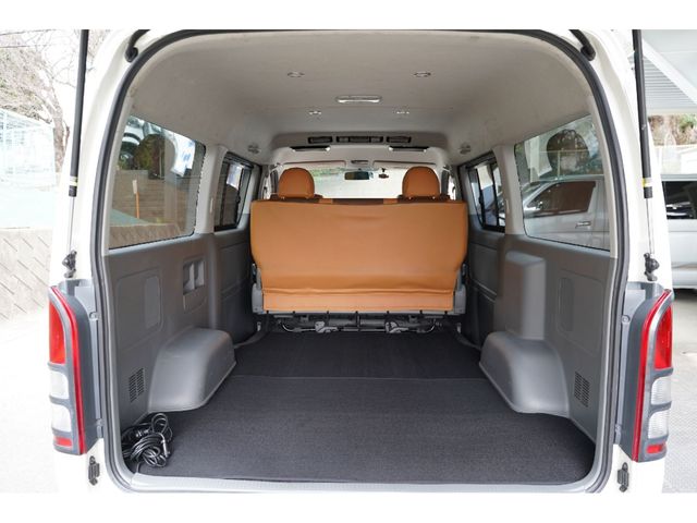 REGIUSACE 4WD van
