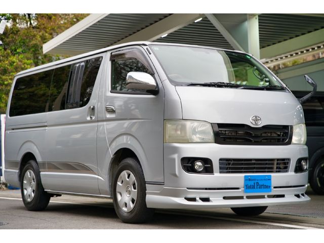 REGIUSACE 2WD van