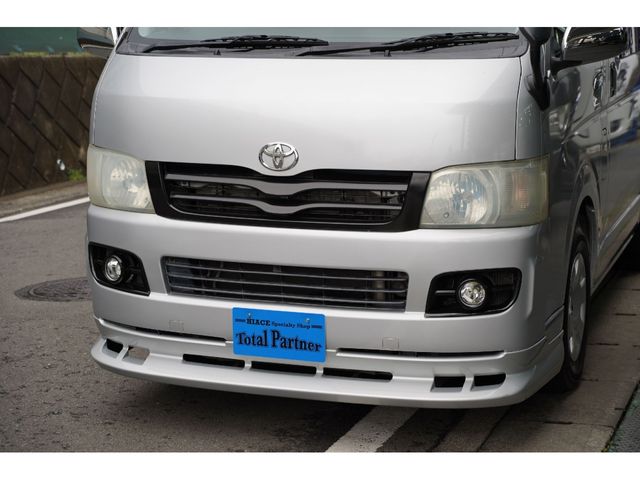 REGIUSACE 2WD van
