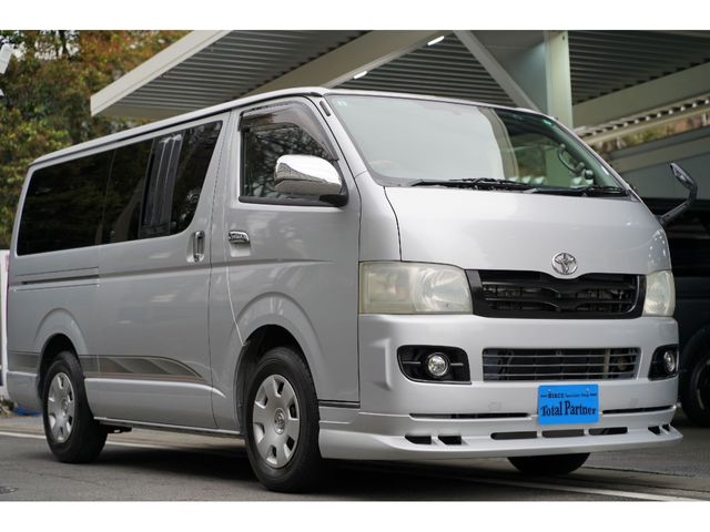 REGIUSACE 2WD van