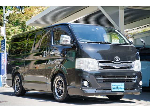 REGIUSACE 2WD van