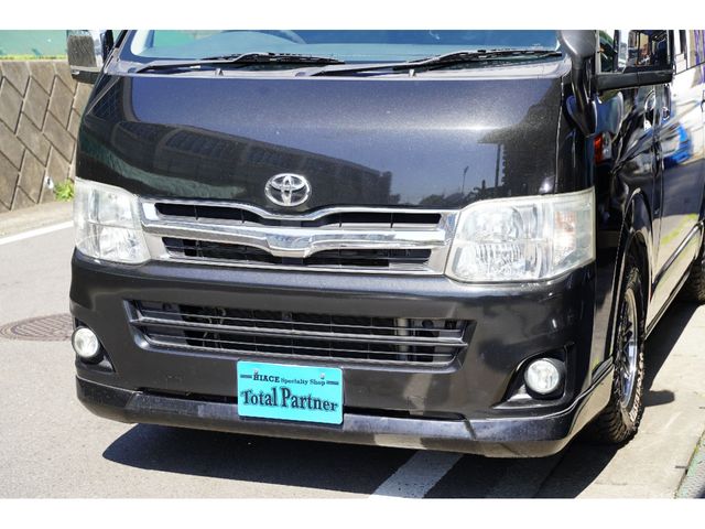 REGIUSACE 2WD van