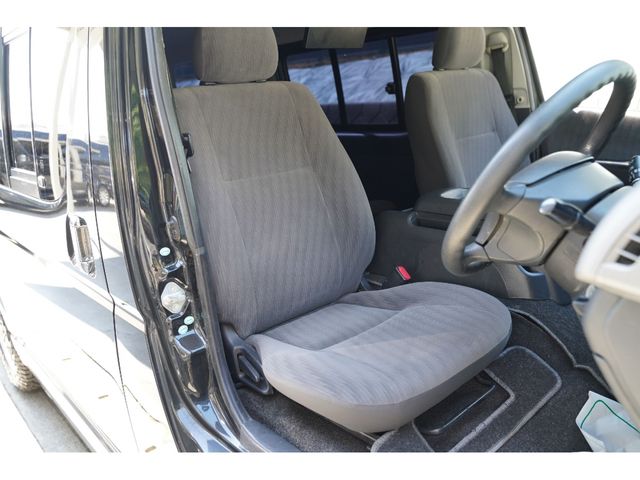 REGIUSACE 2WD van