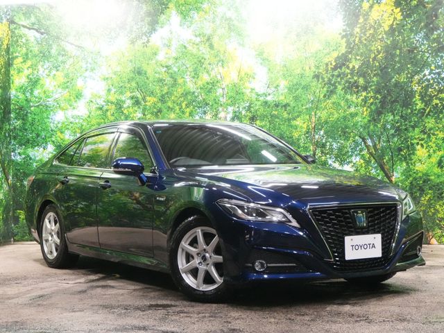 CROWN sedan hybrid