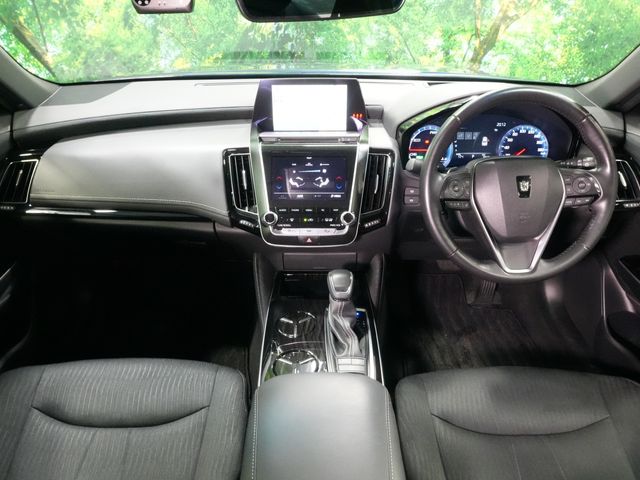 CROWN sedan hybrid