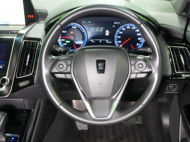 CROWN sedan hybrid