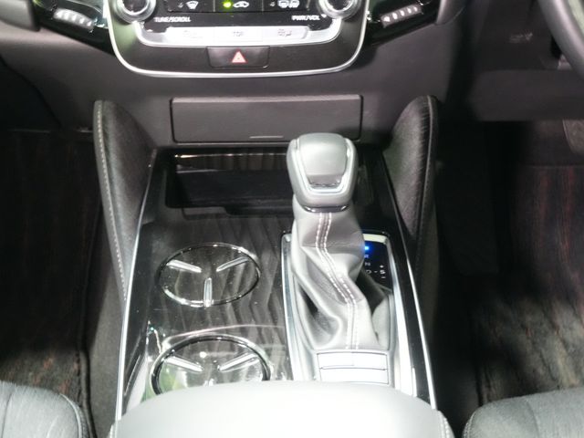 CROWN sedan hybrid