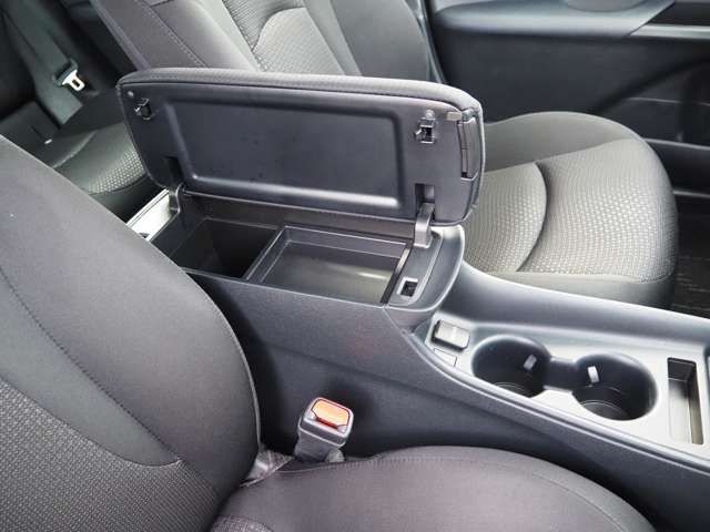 PRIUS 4WD