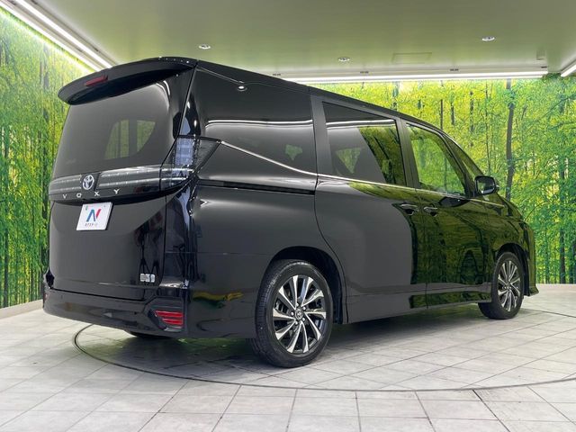 VOXY HYBRID