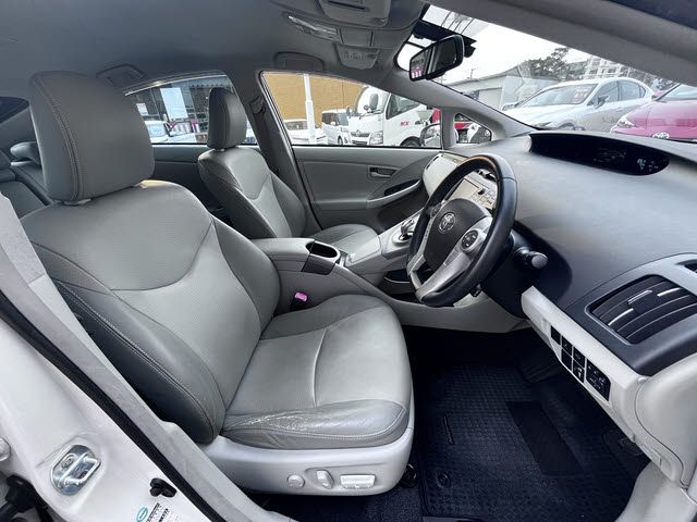 PRIUS PHV