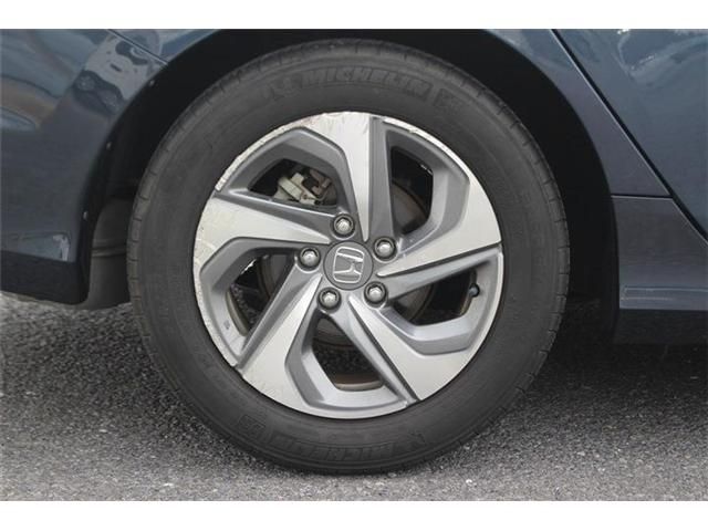INSIGHT sedan