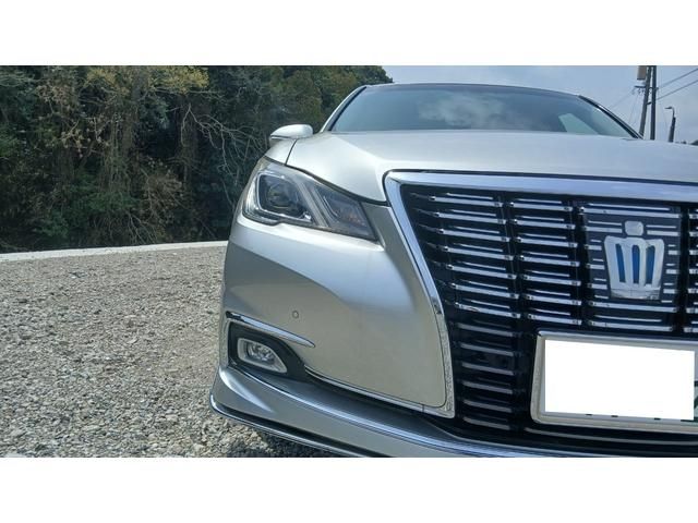 CROWN sedan hybrid