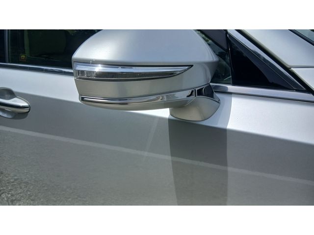 CROWN sedan hybrid