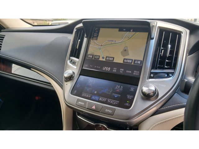 CROWN sedan hybrid
