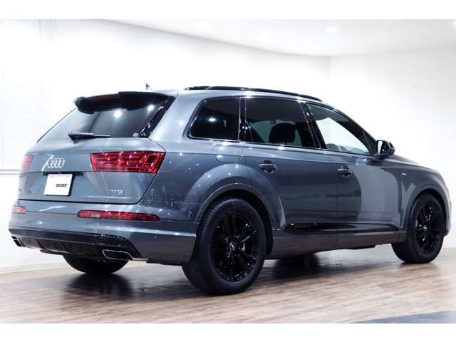 AUDI  Q7