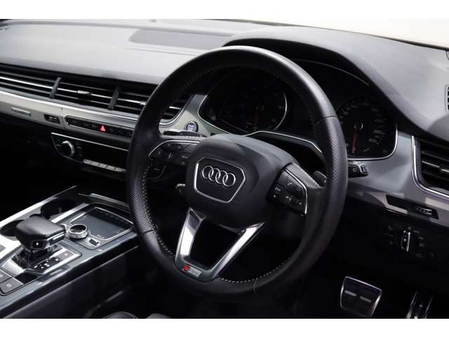 AUDI  Q7