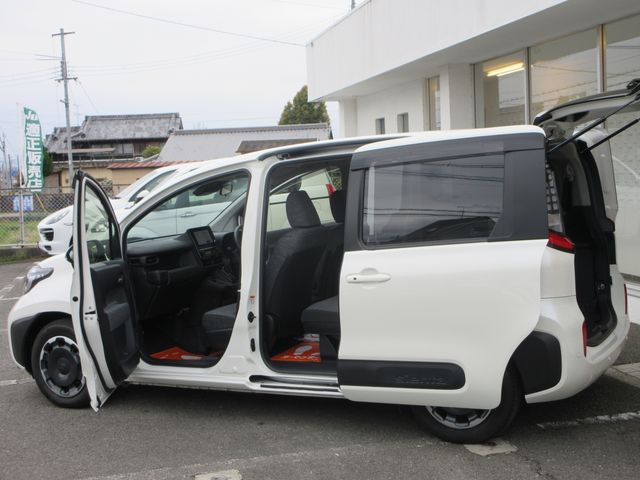 SIENTA HYBRID