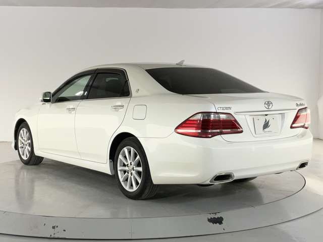 CROWN sedan