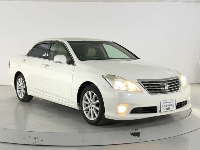 CROWN sedan