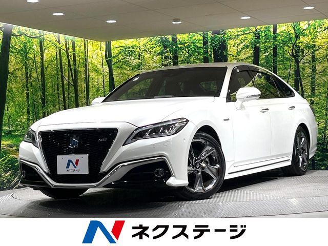 CROWN sedan hybrid