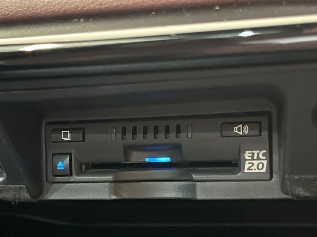 CROWN sedan hybrid