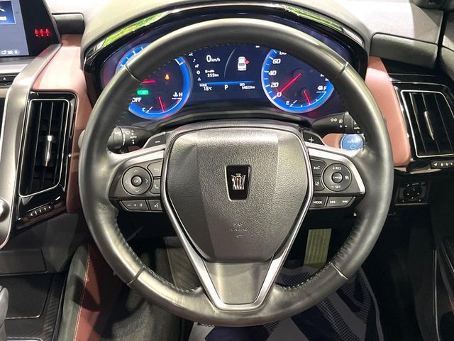 CROWN sedan hybrid