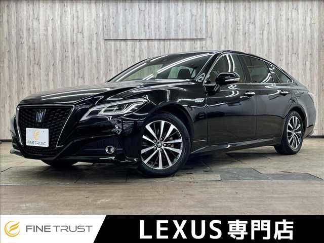 CROWN sedan hybrid