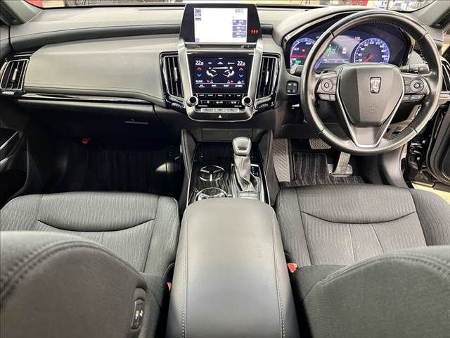 CROWN sedan hybrid