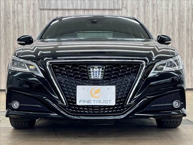 CROWN sedan hybrid
