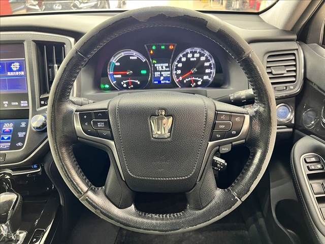 CROWN sedan hybrid