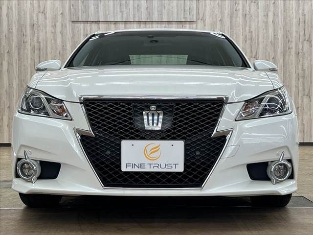 CROWN sedan hybrid