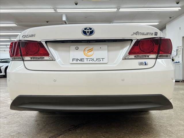 CROWN sedan hybrid