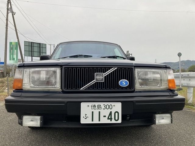 VOLVO 240 sedan