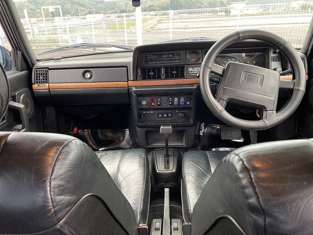 VOLVO 240 sedan