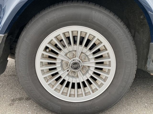 VOLVO 240 sedan