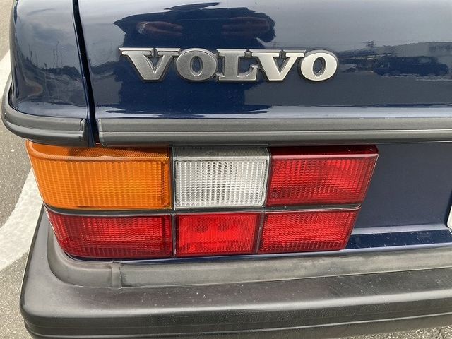 VOLVO 240 sedan
