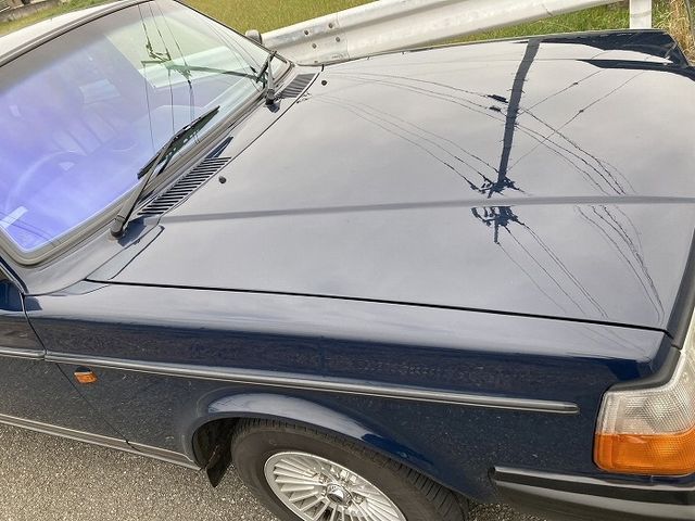 VOLVO 240 sedan