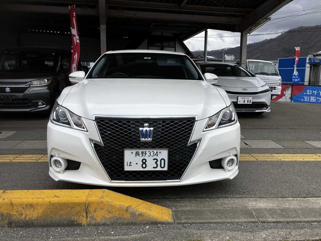 CROWN sedan hybrid