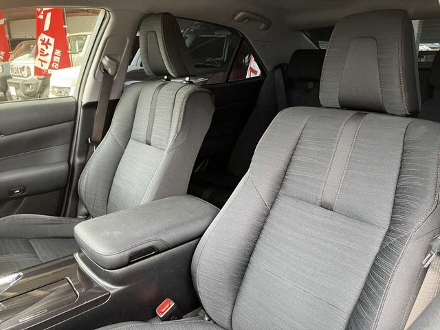 CROWN sedan hybrid