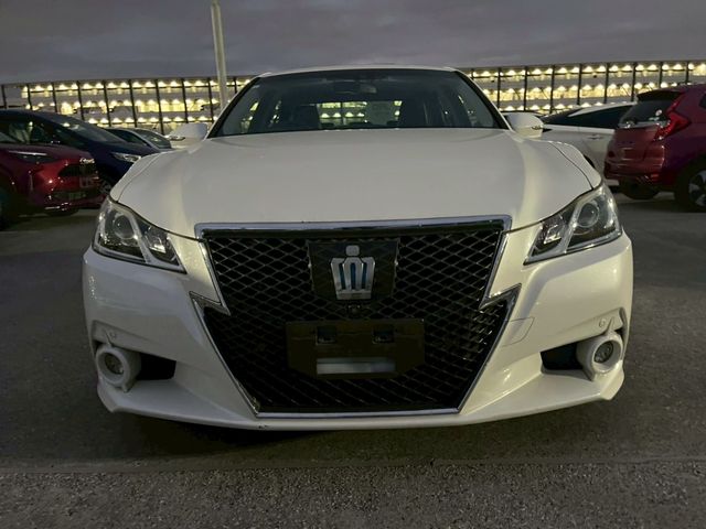 CROWN sedan hybrid