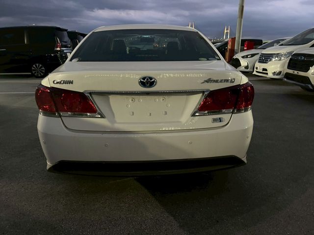 CROWN sedan hybrid