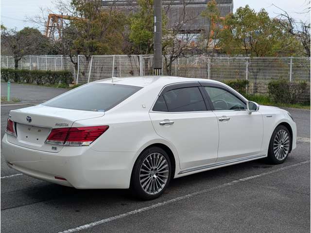 CROWN MAJESTA HYBRID