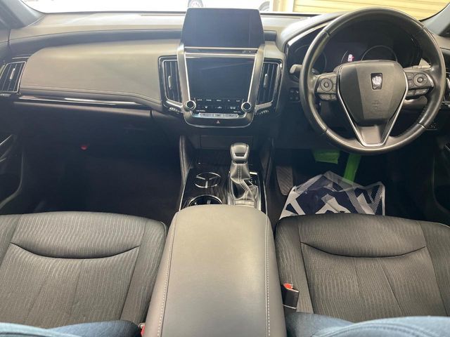 CROWN sedan hybrid