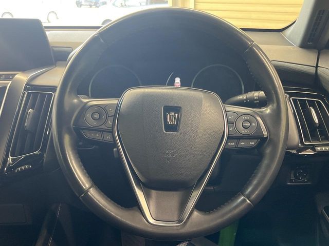 CROWN sedan hybrid
