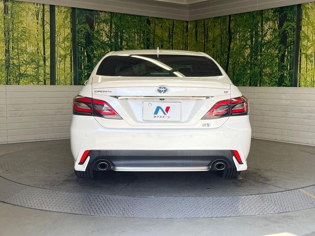 CROWN sedan hybrid