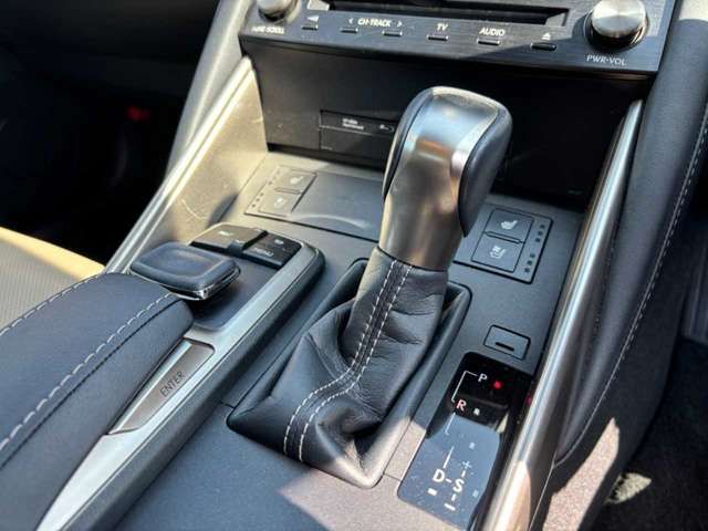 LEXUS IS300h